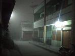 suasana-gelap-di-kecamatan-sekitar-gunung-sinabung.jpg