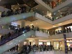 suasana-midnight-sale-di-mal-grand-indonesia.jpg
