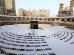 suasana-saat-seratusan-jamaah-berkumpul-di-depan-kabah-masjidil-haram.jpg