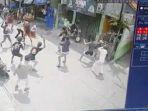tawuran-terekam-cctv.jpg