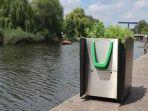 tempat-kencing-khusus-diletakkan-di-pinggir-sungai-amsterdam.jpg