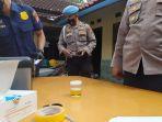 tes-urine-anggota-polisi.jpg