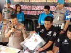 totok-santoso-hadiningrat-dan-dyah-gitarja-di-mapolda-jateng.jpg