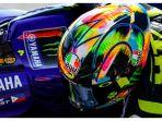 valentino-rossi-menggunakan-helm-agv.jpg