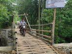 viral-jembatan-bambu-rp-200-juta.jpg