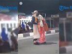 viral-odgj-pelukan-di-jalan.jpg