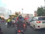 viral-polisi-dorong-motor.jpg