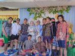 viral-rombongan-pria-yang-menghadiri-pesta-pernikahan-temannya-memakai-celana-bola-di-makassar.jpg