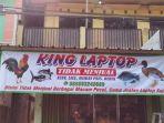 viral-toko-laptop-pasang-spanduk-pecel-lele-3456.jpg