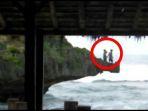 viral-wisatawan-terjun-ke-laut.jpg