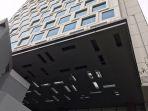 wanita-tewas-diduga-melompat-dari-lantai-13-hotel-all-seasons-jakarta-thamrin.jpg