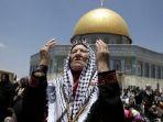 warga-palestina-berdoa-di-dekat-masjid-al-aqsa-di-yerusalem.jpg