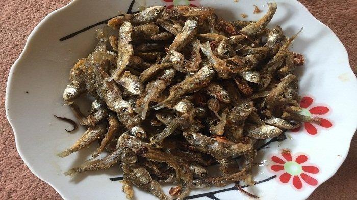 Ikan bilih goreng kering, ikan bilih merupakan ikan khas Danau Singkarak.