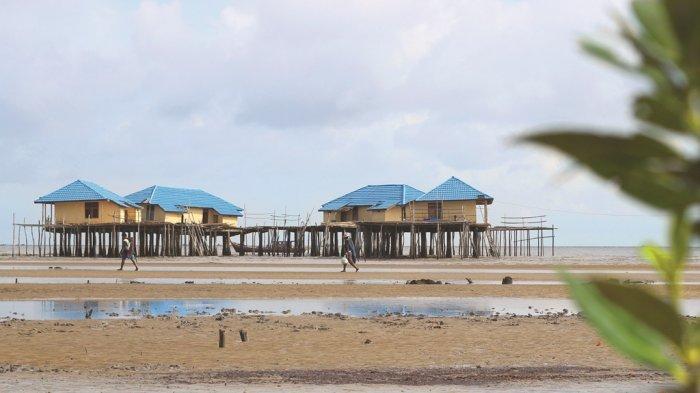 Rumah ikan nelayan di Pantai Tenggayun Bengkalis.