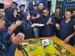 pemotongan-tumpeng-nasdem.jpg