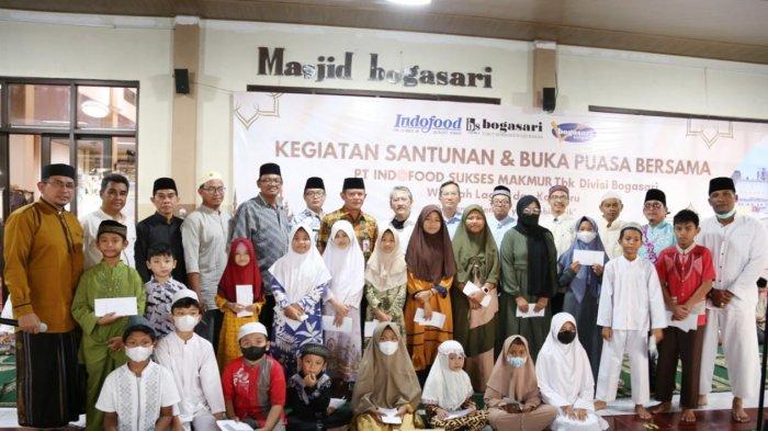 Bulan Suci Ramadan, Bogasari Bagikan 1.500 Paket Sembako ke Ribuan Warga dan Ratusan Anak Yatim