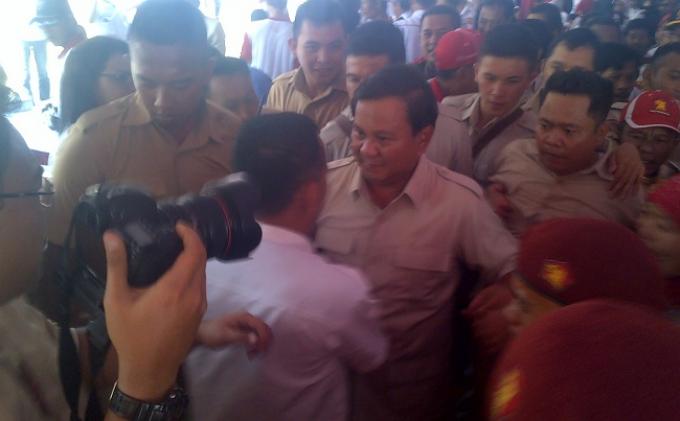 Mahasiswa IPB Demo Prabowo di Kampus