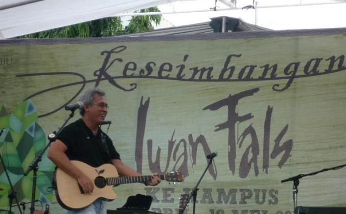 Di Twitter Iwan Fals Berkicau Kegeraman Soal Pesawat Sipil Ditembak