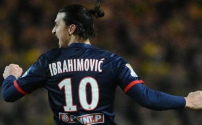 Ibrahimovic Cetak Penalti Kontroversial Lawan Lyon