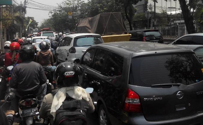 Pukul 09.00 Jalan Daan Mogot Macet