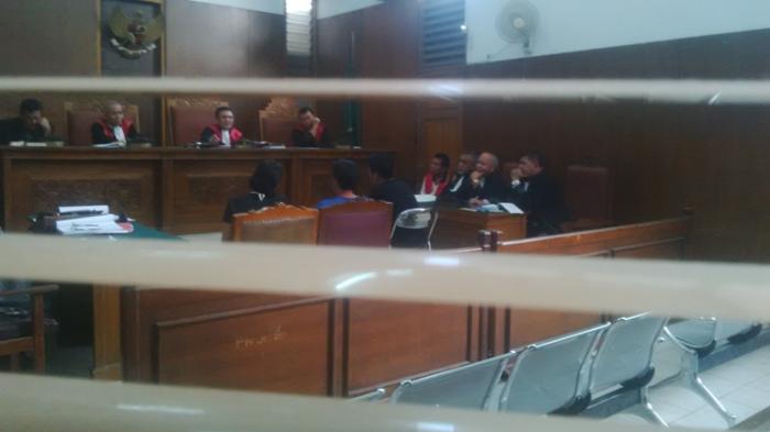 Tiga Artis Asuhan Mucikari RA Mangkir di Persidangan