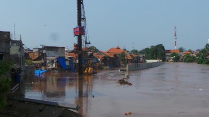 Siang Ini Kampung Pulo Masih Tergenang