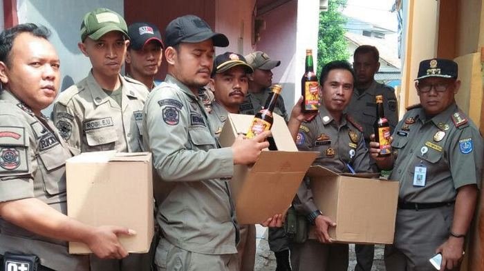 Giliran Toko di Sukmajaya Depok Digerebek Satpol PP karena Jual Miras -  Wartakotalive.com