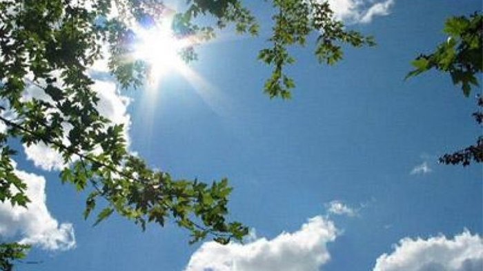 Prakiraan Cuaca Jakarta Senin 10 April, Cerah Diselingi Hujan Ringan Siang Hari