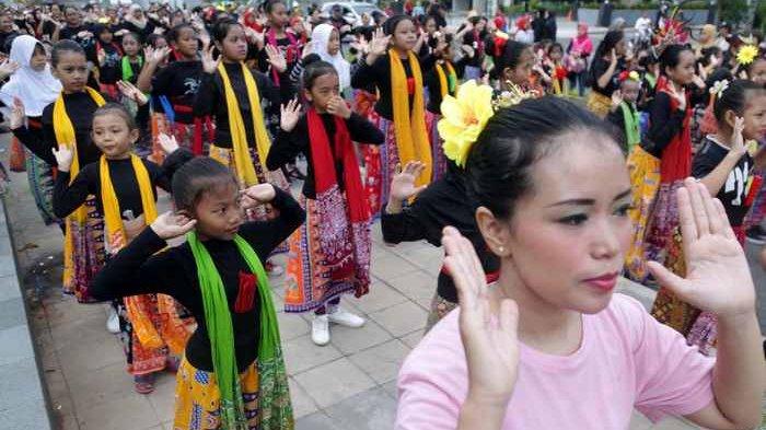 Untuk Angkat Harkat dan Martabat, Pemkab Karawang Lakukan Sertifikasi Seniman Penari