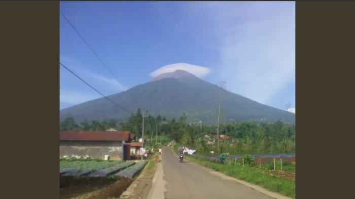 Gunung Slamet Bertopi Jangan Dikaitkan dengan Mistis, Kata Sutopo Purwo Nugroho
