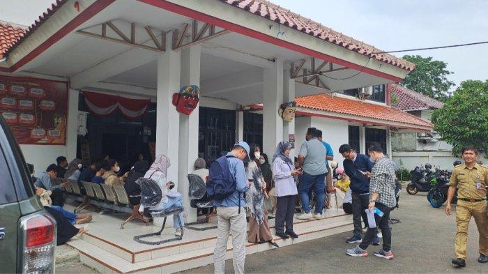 Hari Terakhir Pelayanan Pindah Memilih, Ratusan Warga Rela Antre di KPU Jakarta Barat