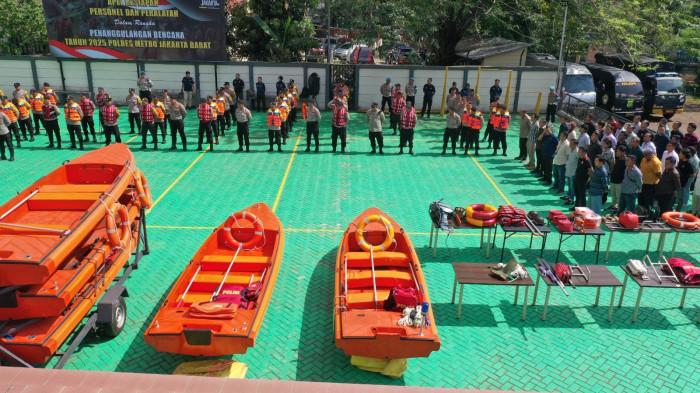 Polres Jakarta Barat Gelar Apel Siaga Hadapi Potensi Bencana Akibat Cuaca Ekstrem