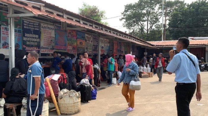 Puncak Arus Mudik Lebaran, Pemudik di Terminal Lebak Bulus Hari Ini Didominasi Tujuan Jabar-Sumatera