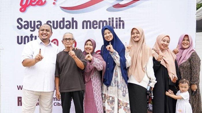 Atang Trisnanto Ketua DPRD Kota Bogor dan Keluarga Nyoblos di TPS 73 Taman Sari Persada