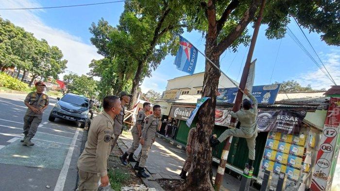 Langgar Aturan, Bawaslu Kabupaten Bogor Tertibkan 500 APK di Cibinong