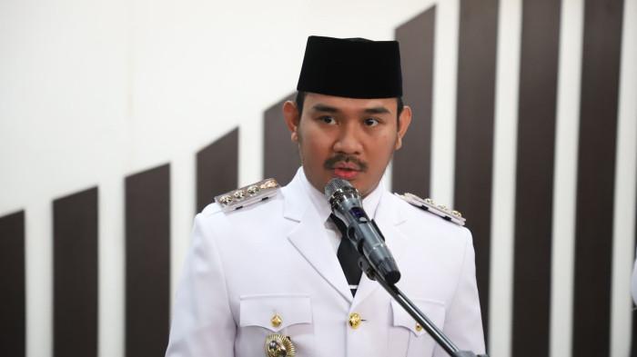 SAMPAH - Bupati Bekasi Ade Kuswara Kunang senang tak lama lagi wilayahnya akan mengelola sampah secara canggih.