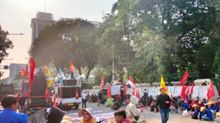Masih Ada Demo di Kawasan Patung Kuda, Jalan Medan Merdeka Selatan Ditutup Sampai Sore