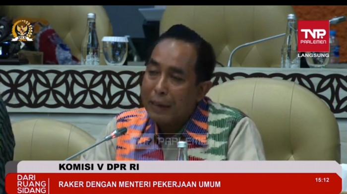 Anggota DPR RI Mori Hanafi dalam rapat kerja (Raker) bersama Menteri Pekerjaan Umum di Gedung DPR RI, Senayan, Jakarta Pusat, pada Senin (17/11/2025).