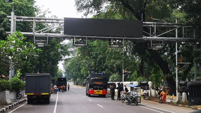 Pendukung Prabowo-Gibran Batal Unjuk Rasa di Depan MK, Polisi Tutup Jalan Merdeka Barat