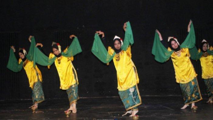 Cara Loyalis Bacapres PDIP Rangkul Perempuan Millenial Melestarikan Tarian Daerah Kalimantan Selatan