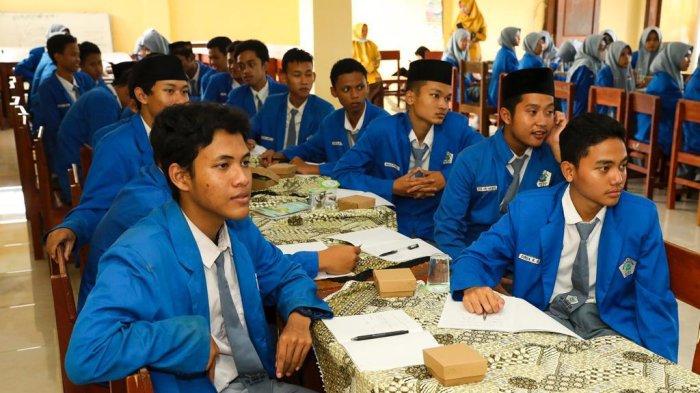 Ciptakan Penulis Andal, Relawan GGN Gelar Pelatihan kepada Ratusan Pelajar SMK di Gresik