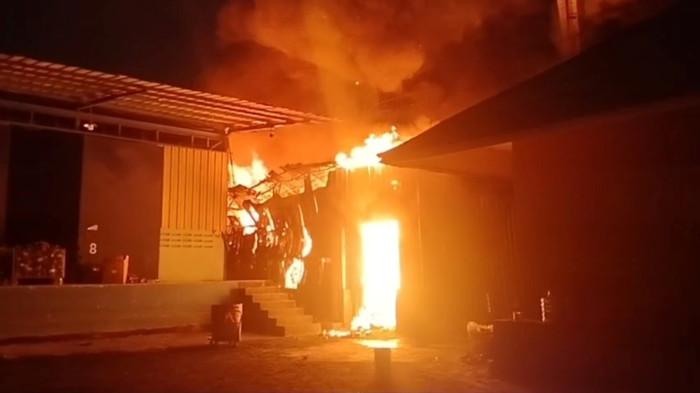 ILUSTRASI - Rumah kontrakan seorang gadis dibakar oleh mantan pacar karena kesal diputus.  