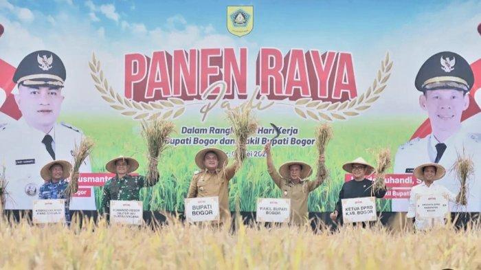 Ikut Panen Raya di Leuwisadeng, Ini Pesan Ketua DPRD Kabupaten Bogor