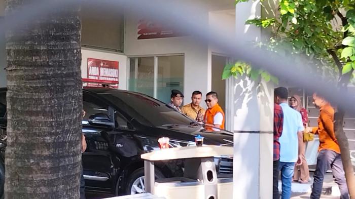 Keluar dari Rutan KPK Kurang dari 2 Jam, Hasto Kristiyanto Kembali dengan Rompi dan Tangan Terborgol