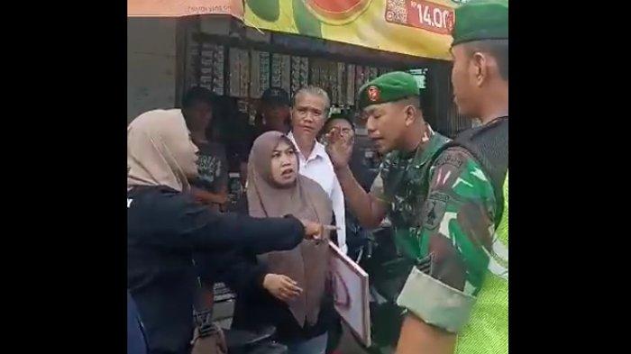 Ibu-ibu Korban Tragedi Kanjuruhan Dihalangi TNI Saat Ingin Bentangkan Poster ke Presiden Jokowi