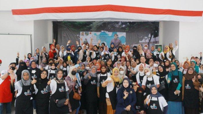 Puluhan Ibu Rumah Tangga Cibinong Ikuti Pelatihan Bikin Dimsum Demi Bantu Ekonomi Keluarga