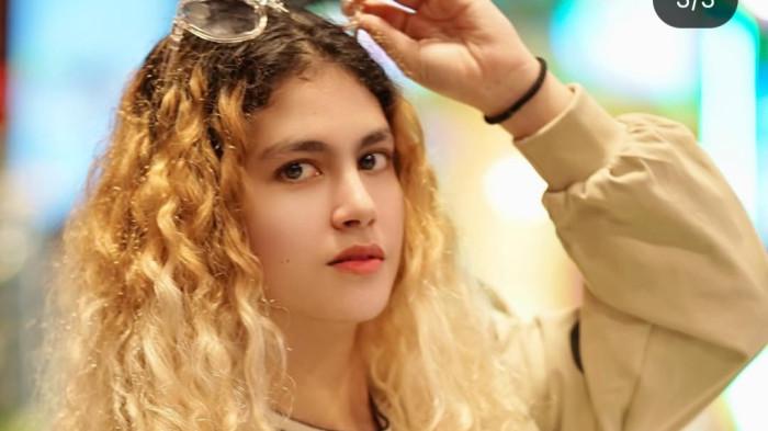 CURHAT- Model Helwa Bachmid membongkar pernikahannya dengan Habib Bahar bin Smith yang tak banyak diketahui orang