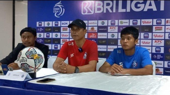 Ingin Melihat Karakter Pemain Arema FC, Joko Susilo Beri Instruksi dari Bench Saat Lawan Dewa United