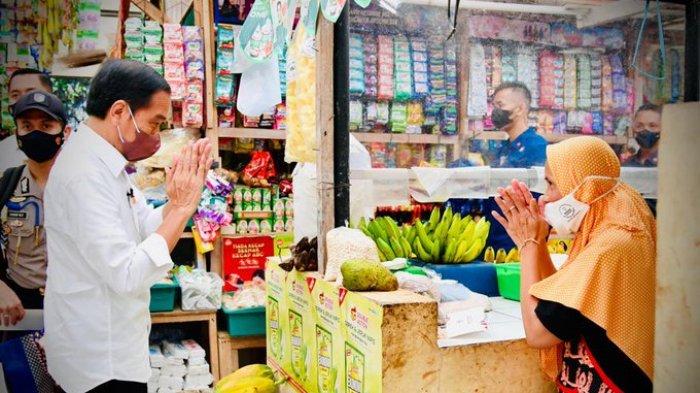 Blusukan ke Pasar di Magelang, Jokowi Heran Stok Minyak Goreng Curah Sedikit dan Harga Masih Tinggi