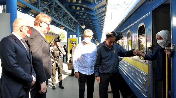 Menempuh 11 Jam Perjalanan, Jokowi dan Iriana Tiba di Kyiv Ukraina dengan Selamat